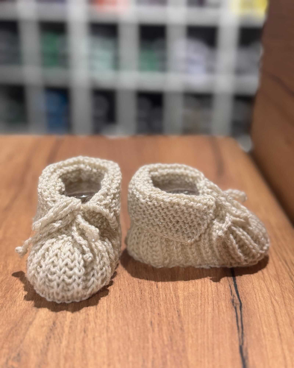 Chaussons pour bébé tricotés à la main, en Beige – Mérinos (0 - 12 mois)