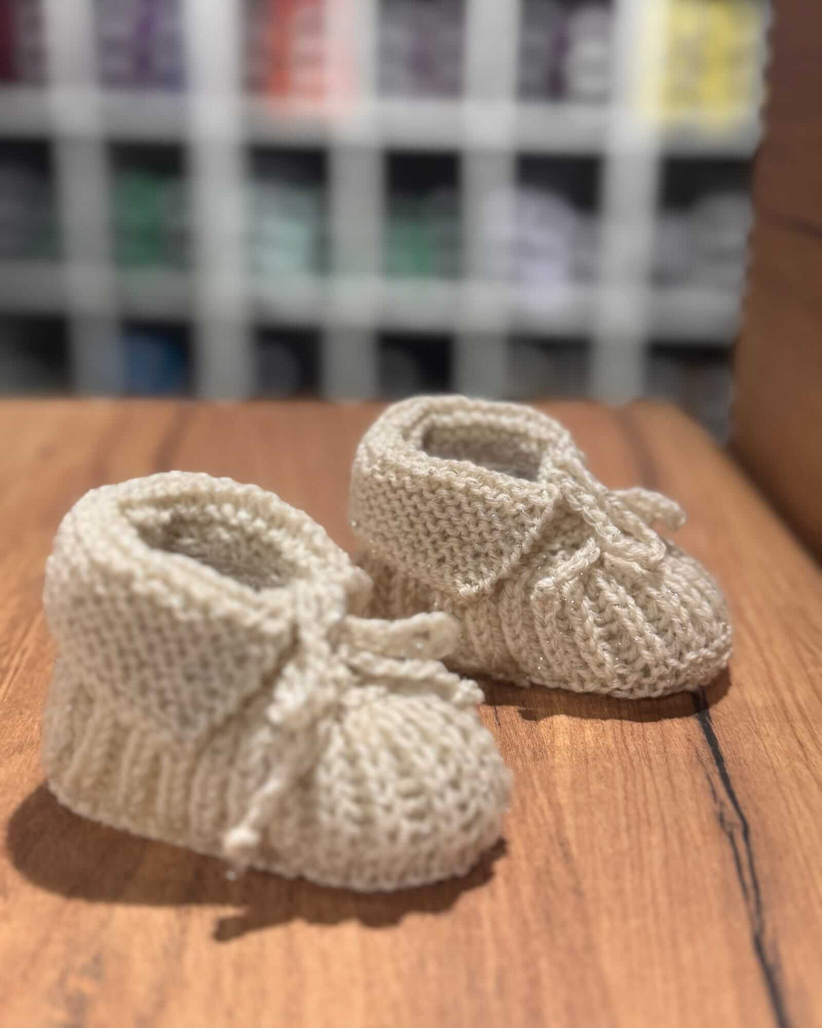 Chaussons pour bébé tricotés à la main, en Beige – Mérinos (0 - 12 mois)